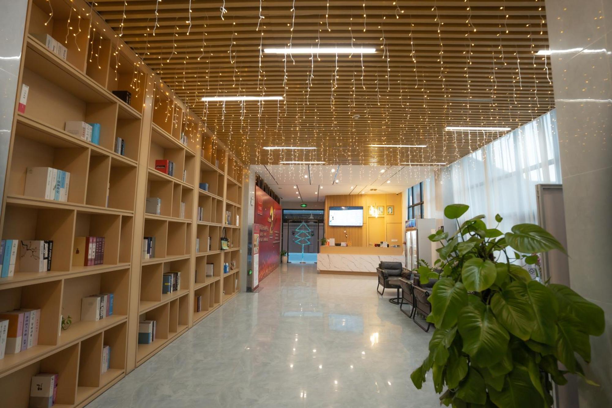 Ark Hotel Phnom Penh Bagian luar foto