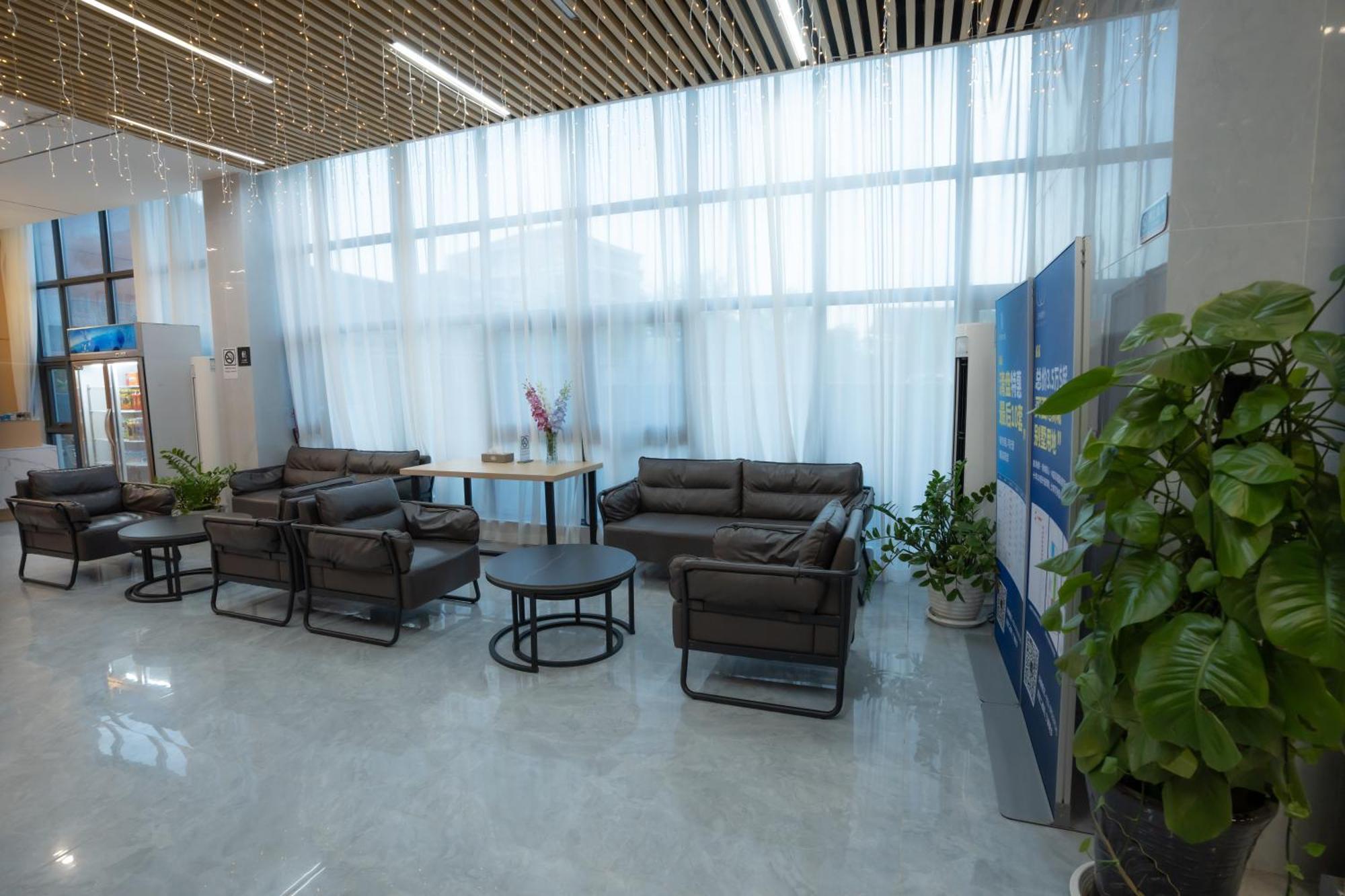 Ark Hotel Phnom Penh Bagian luar foto