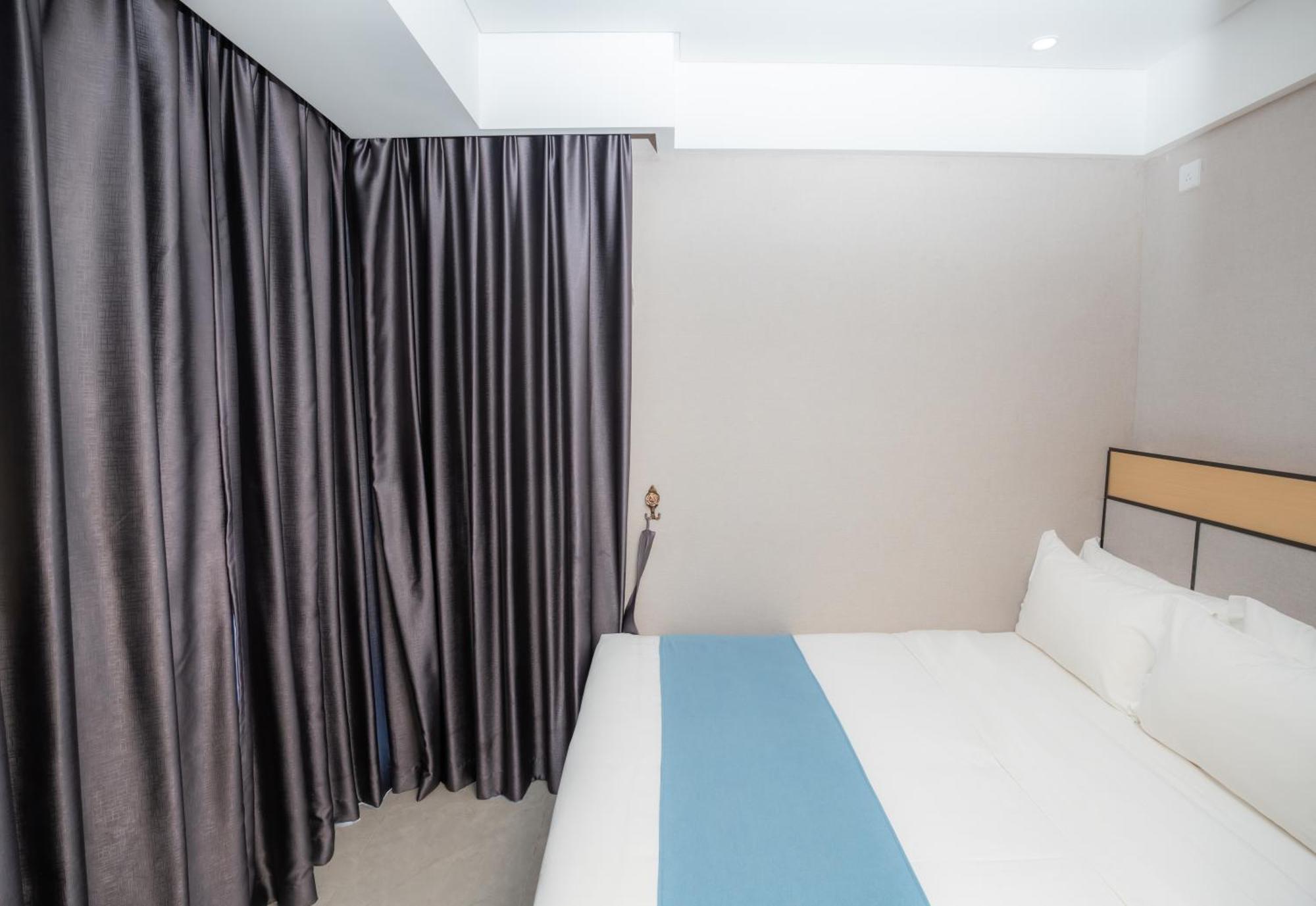 Ark Hotel Phnom Penh Bagian luar foto